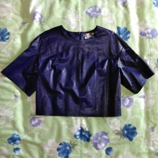 エムエスジイエム(MSGM)の新品未使用 タグ無し MSGM 合皮 Tシャツ 紫青 サイズ40 総丈約48㎝ (Tシャツ(半袖/袖なし))