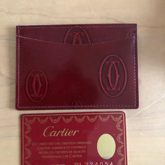 Cartier(カルティエ)の値下げ！美品　カルティエ ハッピーバースデイ カードホルダー レディースのファッション小物(名刺入れ/定期入れ)の商品写真