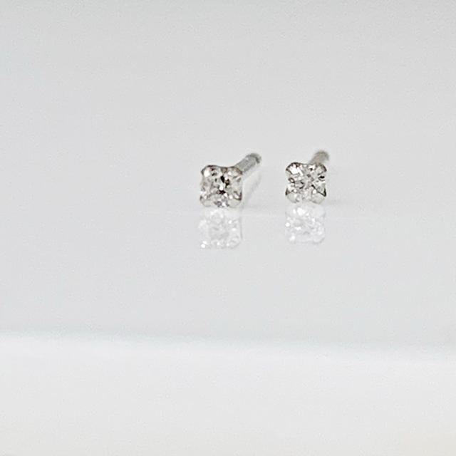 小さなピアス  プラチナ！  天然ダイヤ 0.02ct   ！