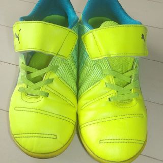 プーマ(PUMA)のPUMA ジュニア サッカー トレーニングシューズ 22cm(スニーカー)