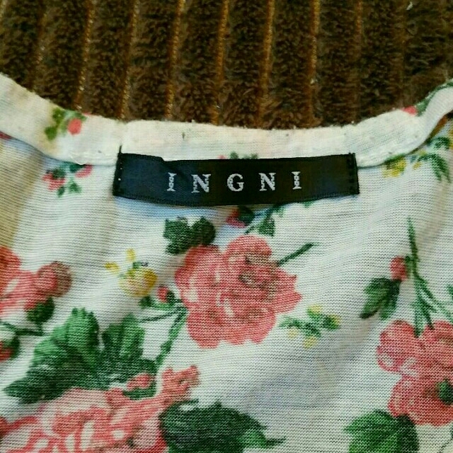 INGNI(イング)のINGNIイング花柄 タンクトップ 激安 レディースのトップス(タンクトップ)の商品写真