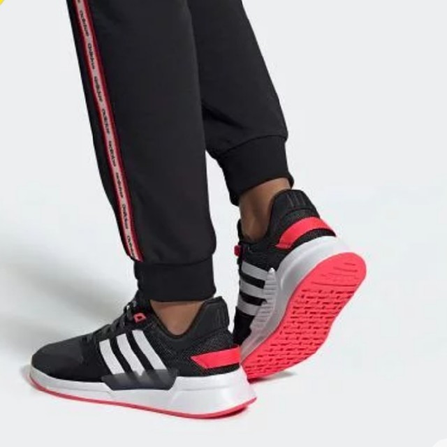 adidas(アディダス)の専用　アディダス　adidas  EG8658　スニーカー　黒　23.5 24  レディースの靴/シューズ(スニーカー)の商品写真