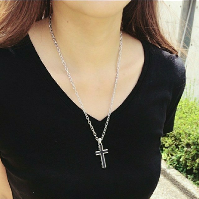 ♥️有名人着用モデル♥️シンプル ネック クロス ネックレス♥️ メンズのアクセサリー(ネックレス)の商品写真