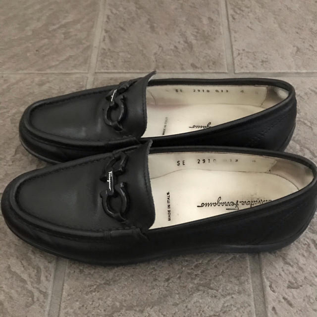 Salvatore Ferragamo(サルヴァトーレフェラガモ)のフェラガモ　靴 レディースの靴/シューズ(ローファー/革靴)の商品写真