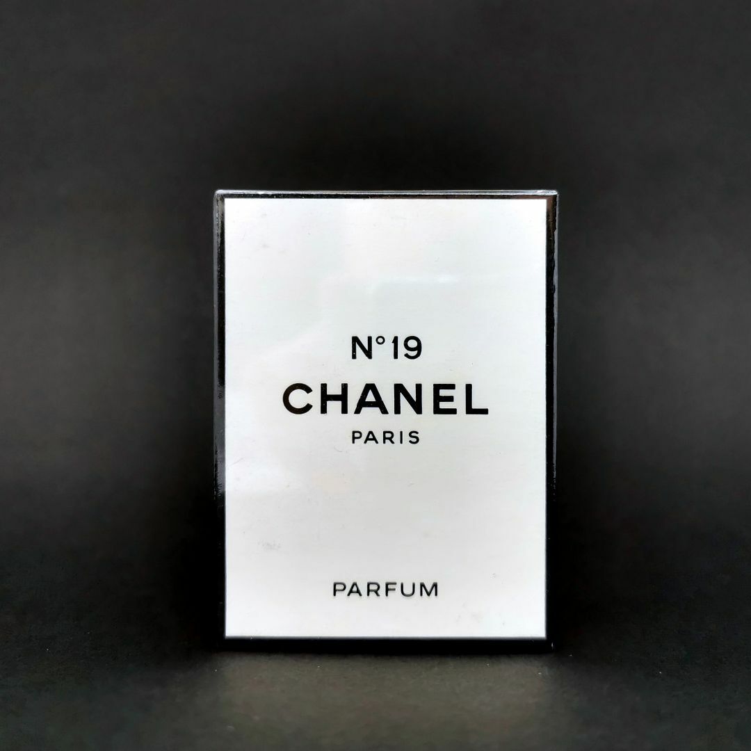 CHANEL(シャネル)の良品　新品未開封　シャネル　「19番」　パルファム　14ml　香水 コスメ/美容のコスメ/美容 その他(その他)の商品写真