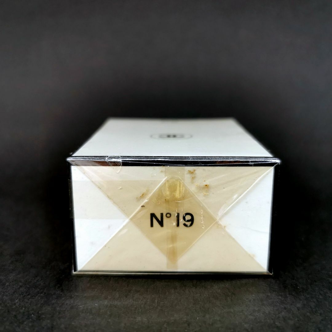 CHANEL(シャネル)の良品　新品未開封　シャネル　「19番」　パルファム　14ml　香水 コスメ/美容のコスメ/美容 その他(その他)の商品写真