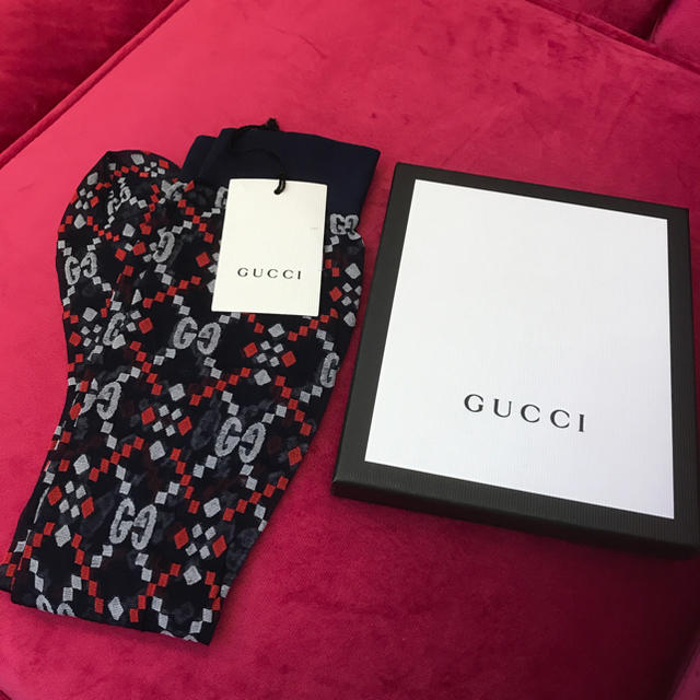 Gucci(グッチ)のGUCCI グッチ ハイソックス 紺色 シースルー  新品 未使用 箱付き レディースのレッグウェア(ソックス)の商品写真