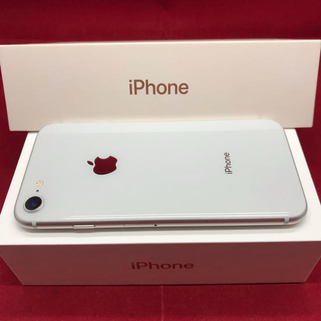 Apple(アップル)のSIMフリー iPhone8 64GB シルバー 上美品 電池交換済 スマホ/家電/カメラのスマートフォン/携帯電話(スマートフォン本体)の商品写真