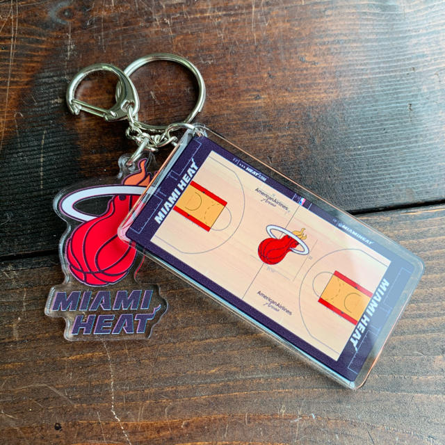 NBA  ヒート・ゲームコート キーホルダー MIAMI HEAT スポーツ/アウトドアのスポーツ/アウトドア その他(バスケットボール)の商品写真