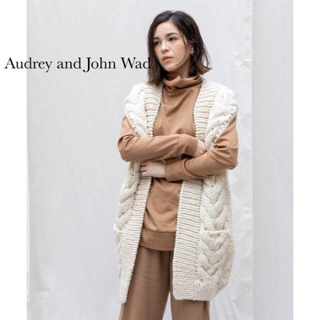 Audrey and John Wad ベスト付クルーネックニット