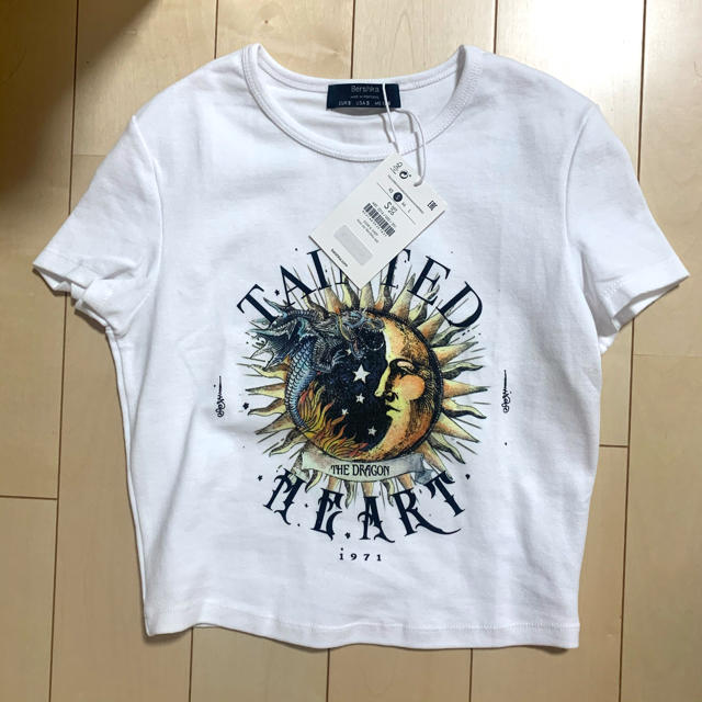 Bershka(ベルシュカ)のBershka Tシャツ レディースのトップス(Tシャツ(半袖/袖なし))の商品写真