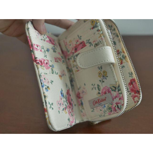 Cath Kidston(キャスキッドソン)の新品  CathKidston キャスキッドソン 二つ折り財布 白 レディースのファッション小物(財布)の商品写真