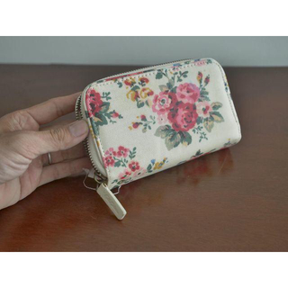 キャスキッドソン(Cath Kidston)の新品  CathKidston キャスキッドソン 二つ折り財布 白(財布)