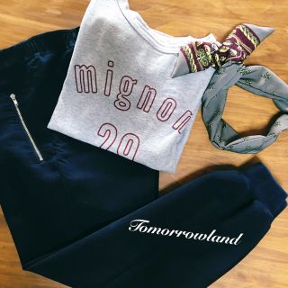 トゥモローランド(TOMORROWLAND)のパンツ(カジュアルパンツ)