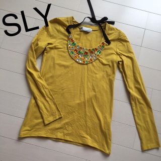 スライ(SLY)のSLYネックレス付きトップス(Tシャツ(長袖/七分))