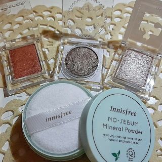 イニスフリー(Innisfree)の☆値下げ　マスクパック付き　イニスフリーミネラルパウダー&アイシャドウセット(アイシャドウ)