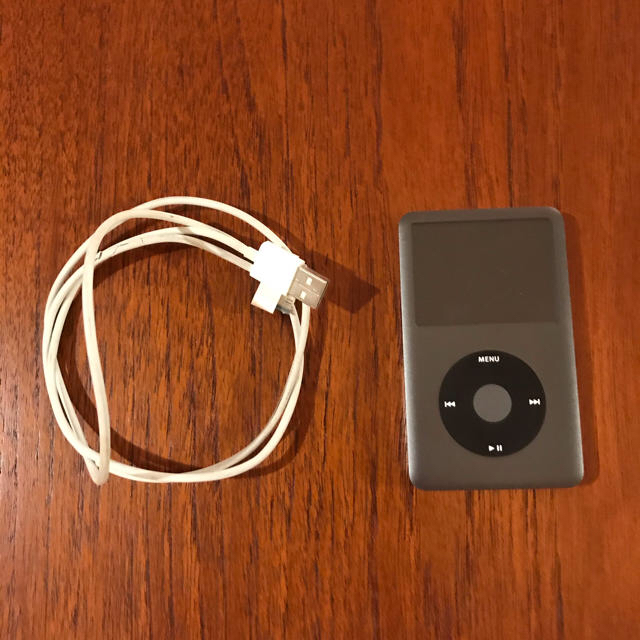 Apple(アップル)のiPod クラシック スマホ/家電/カメラのオーディオ機器(ポータブルプレーヤー)の商品写真
