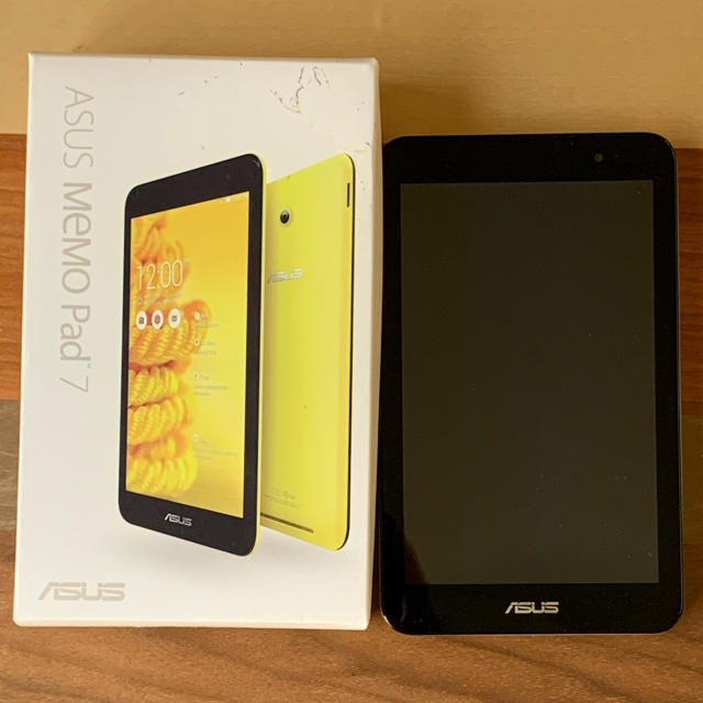 ASUS(エイスース)の【美品/値下げ】ASUS MEMO Pad7 箱、充電器、リサイクルマーク付き スマホ/家電/カメラのPC/タブレット(タブレット)の商品写真