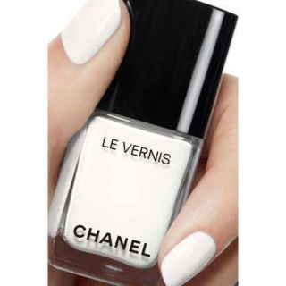 シャネル(CHANEL)のヴェルニ　ロング　トゥニュ711  ピュアホワイト(化粧下地)