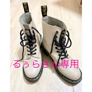 Dr.Martens - Dr.Martens 8ホール ベージュブーツの通販 by kimkim