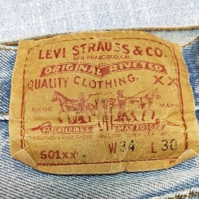 501(ゴーマルイチ)のLEVI'S　501　xx　ダメージデニム ジーンズ　クラッシュデニム メンズのパンツ(デニム/ジーンズ)の商品写真