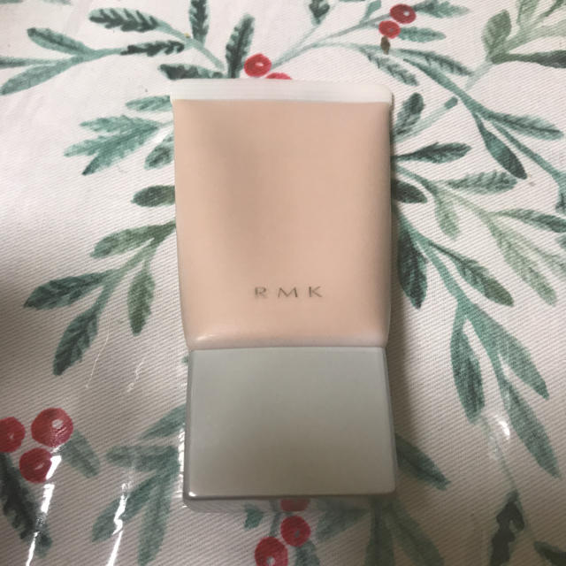 RMK(アールエムケー)のRMK クリーミィ　ポリッシュト　ベースN 02 コスメ/美容のベースメイク/化粧品(化粧下地)の商品写真