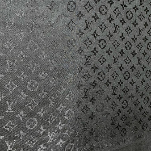 LOUIS VUITTON(ルイヴィトン)のLOUIS VUITTON 大判ストール レディースのファッション小物(バンダナ/スカーフ)の商品写真