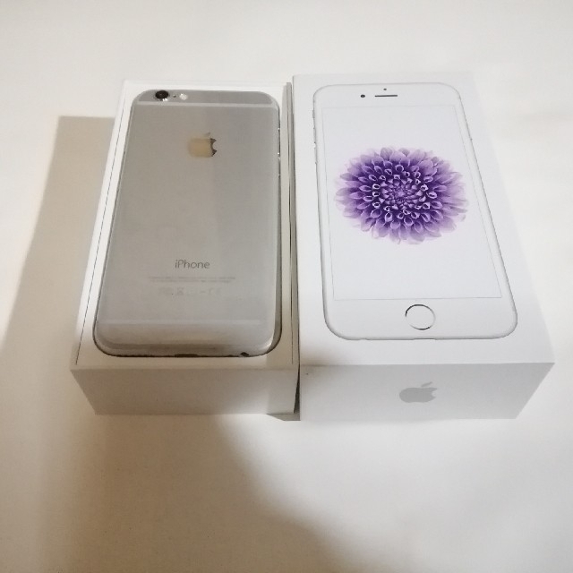 iPhone(アイフォーン)のau iPhone6 64GB シルバー 【新品 残債なし 利用制限○】 スマホ/家電/カメラのスマートフォン/携帯電話(スマートフォン本体)の商品写真