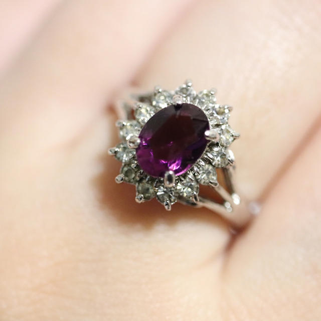 【AR066】昭和レトロパープル紫フラワーストーンリング指輪 レディースのアクセサリー(リング(指輪))の商品写真