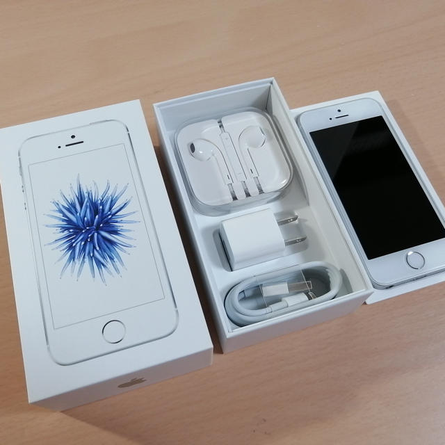 【大人気】iPhone SE Silver 32 GB SIMフリー