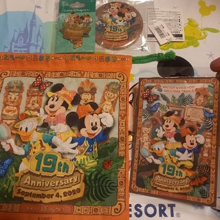 ディズニー(Disney)の東京ディズニーシー19周年　ピンバッジ、缶バッジ、きんちゃく、ポストカードセット(キャラクターグッズ)