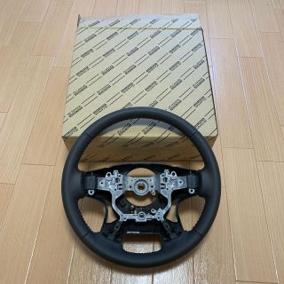 トヨタ(トヨタ)の後期ランドクルーザープラド　純正革巻きハンドル　ニュートラルベージュ(車種別パーツ)