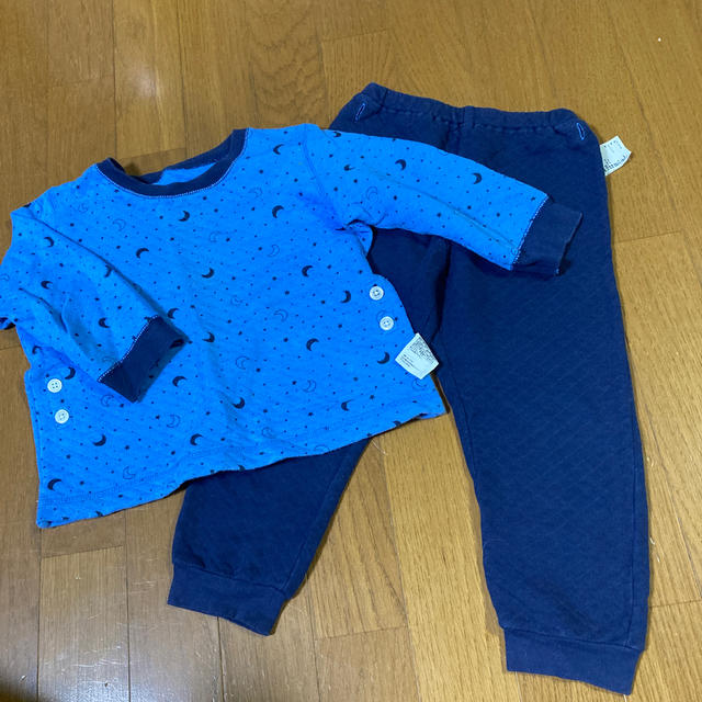 UNIQLO(ユニクロ)のユニクロ　キルトパジャマ　100  キッズ/ベビー/マタニティのキッズ服男の子用(90cm~)(パジャマ)の商品写真