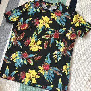 エイチアンドエム(H&M)のH&M 派手柄Tシャツ　Mサイズ(Tシャツ/カットソー(半袖/袖なし))