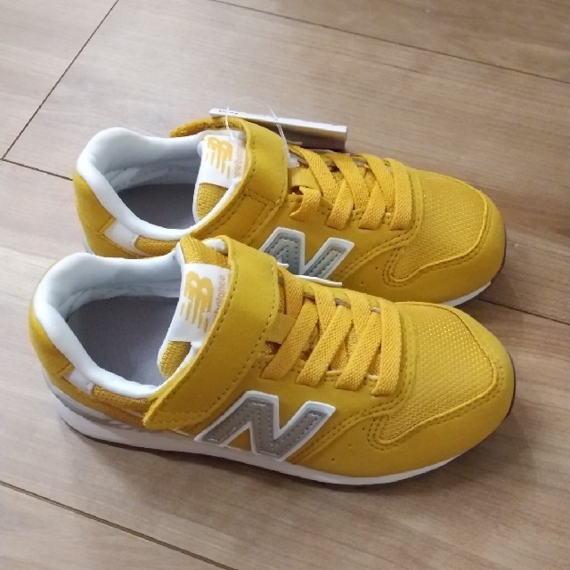 New Balance(ニューバランス)の箱なし ニューバランス YV996 キッズ スニーカー 23.0cmイエロー キッズ/ベビー/マタニティのキッズ靴/シューズ(15cm~)(スニーカー)の商品写真