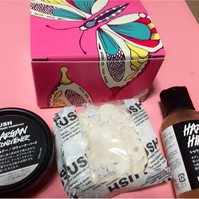 LUSH(ラッシュ)のLush 3セット コスメ/美容のコスメ/美容 その他(その他)の商品写真