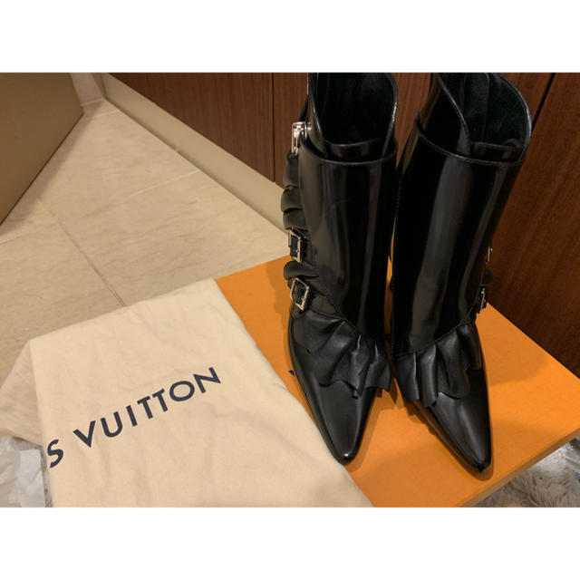 LOUIS VUITTON レザーショートブーツ