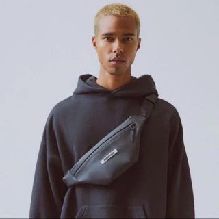 フィアオブゴッド(FEAR OF GOD)のfog essentials ボディバッグ(ボディーバッグ)