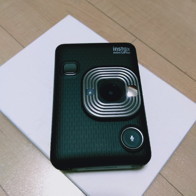 富士フイルム(フジフイルム)のケース付“チェキ” instax mini LiPlayダークグレイ スマホ/家電/カメラのカメラ(フィルムカメラ)の商品写真