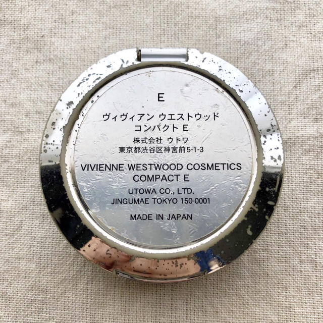 Vivienne Westwood(ヴィヴィアンウエストウッド)のVivienne Westwood コスメライン　コンパクトケース コスメ/美容のコスメ/美容 その他(その他)の商品写真