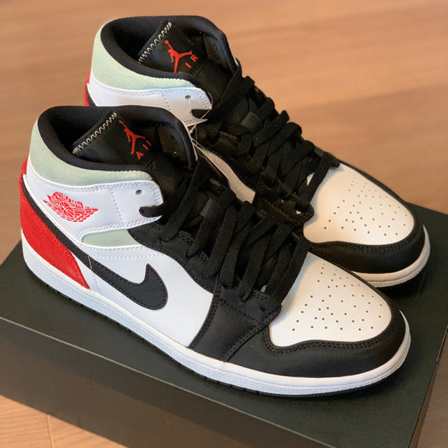 NIKE(ナイキ)のNIKE AIR JORDAN 1 MID SE メンズの靴/シューズ(スニーカー)の商品写真