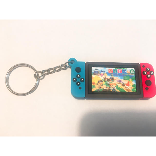 任天堂(ニンテンドウ)のSwitch型キーホルダー あつ森 スマホ/家電/カメラのスマホアクセサリー(ストラップ/イヤホンジャック)の商品写真