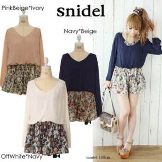 スナイデル(SNIDEL)のSnidel シフォン✖️花柄ロンパース(その他)