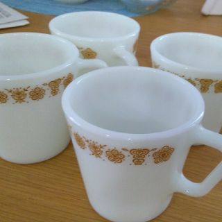 パイレックス(Pyrex)のオールドパイレックス　マグ4個セット　バタフライゴールド(食器)