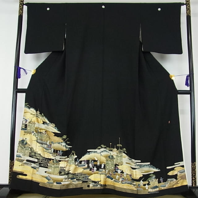 作家者・駒刺繍・金彩の黒留袖 レディースの水着/浴衣(着物)の商品写真