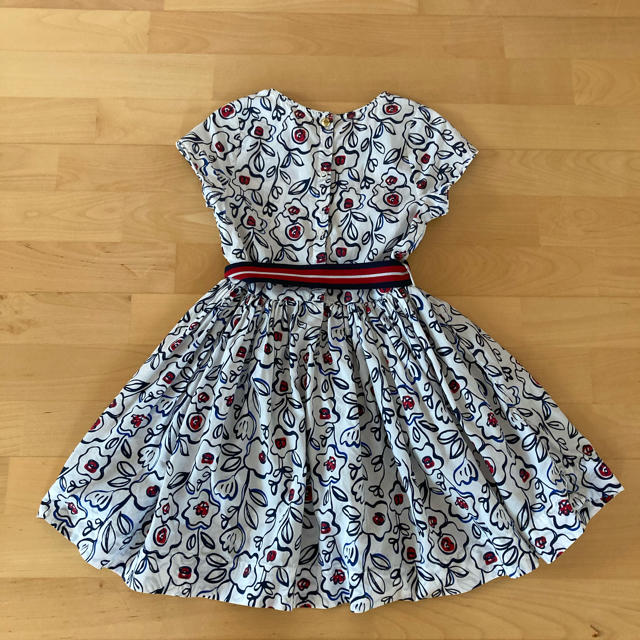 PETIT BATEAU(プチバトー)のプチバトー花柄ワンピース110cm 5ans キッズ/ベビー/マタニティのキッズ服女の子用(90cm~)(ワンピース)の商品写真