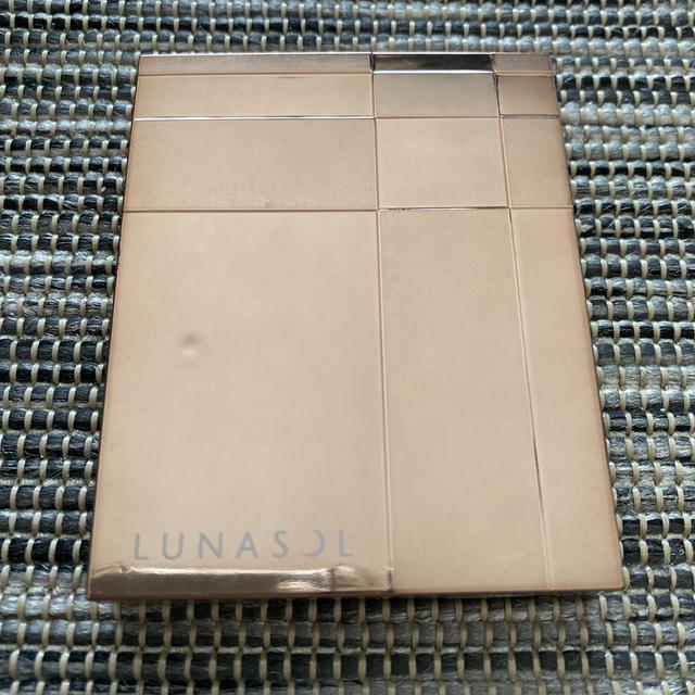 LUNASOL(ルナソル)のLUNASOL ベルベットフルアイズ コスメ/美容のベースメイク/化粧品(アイシャドウ)の商品写真