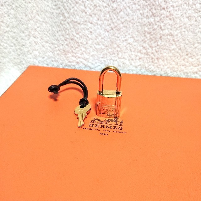 HERMES ゴールド カデナパドロック 南京錠、鍵付き！