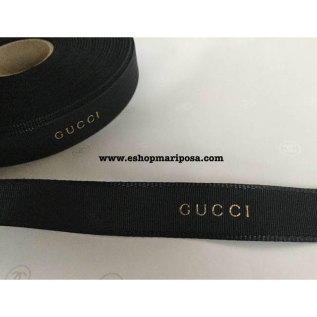 Gucci(グッチ)のグッチリボン🎀 2m 黒 ブラック x ゴールドロゴ入り グログラン 金　 インテリア/住まい/日用品のオフィス用品(ラッピング/包装)の商品写真