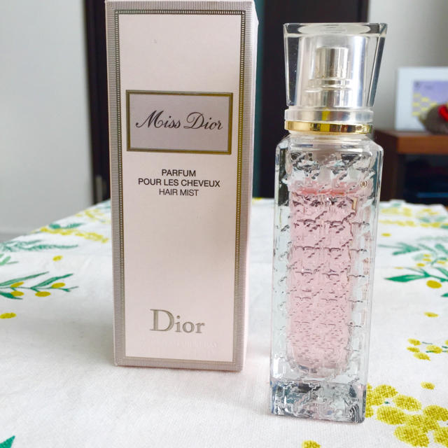 Dior(ディオール)のDior ミス ディオール ヘアミスト 箱付き 香水代わりにも コスメ/美容のヘアケア/スタイリング(ヘアウォーター/ヘアミスト)の商品写真